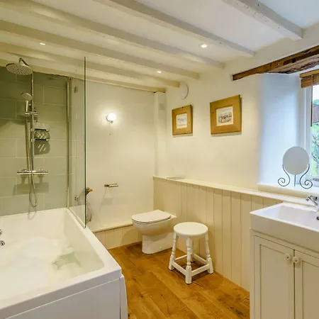 3 Bed In 85686 Semesterbostad *