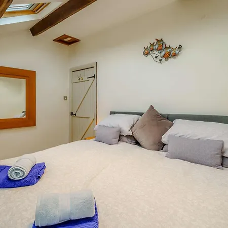 3 Bed In 85686 Semesterbostad