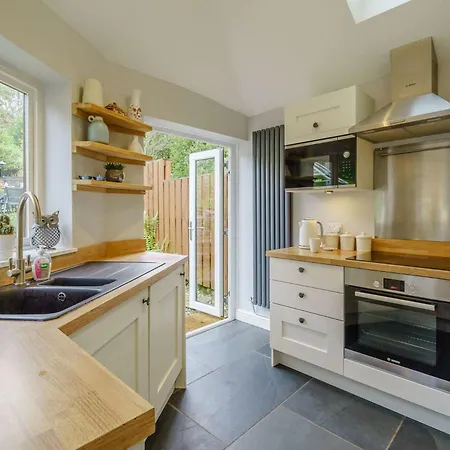 3 Bed In 85686 Semesterbostad *